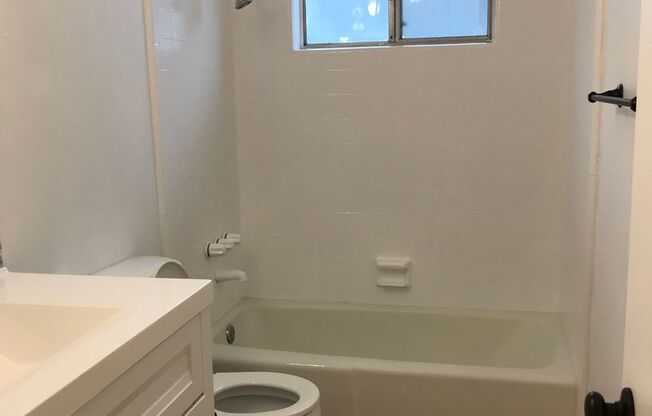 1 bed, 1 bath, $2,300, Unit 3