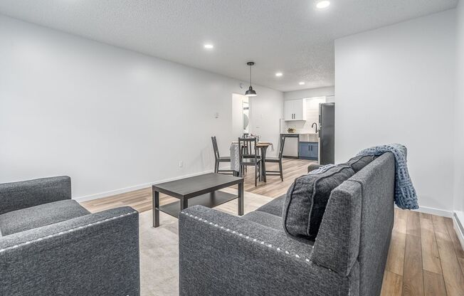 10417 E 4 AVE