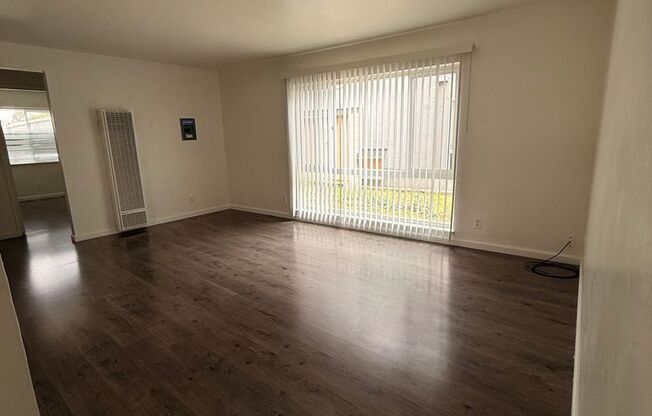 2 beds, 1 bath, 640 sqft, $2,195, Unit 545-34
