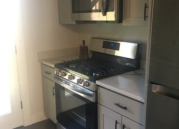 2 beds, 1 bath, 700 sqft, $2,950, Unit 1