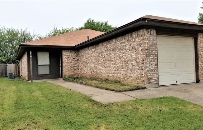 Roomy 2 Bedroom Duplex in Fort Worth