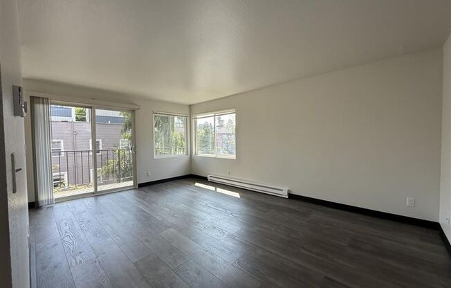 210 10th Ave E