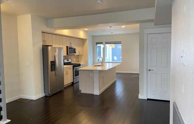 Modern 2 bedroom Townhome with huge Rooftop deck!!!