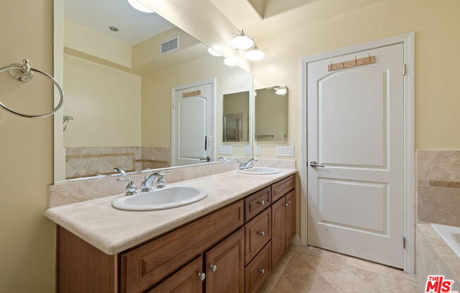 4612 Vista del Monte Ave Apt 7