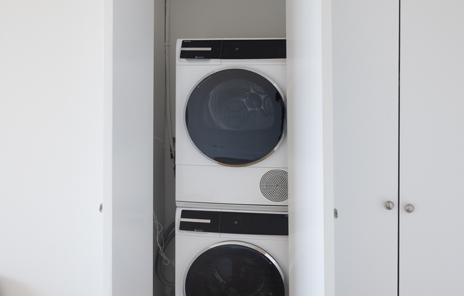 3 beds, 2.5 baths, $15,500, Unit 17C