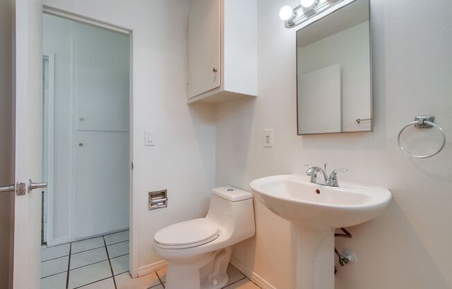 2 beds, 1 bath, 850 sqft, $2,450, Unit 10