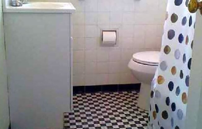 2 beds, 1 bath, 900 sqft, $1,175, Unit 2A