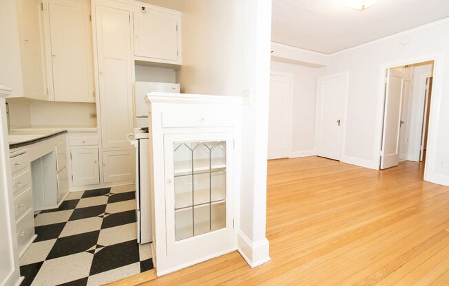 1 bed, 1 bath, 550 sqft, $1,425, Unit 704