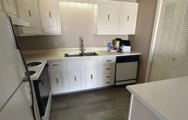 1 bed, 1 bath, 769 sqft, $1,089, Unit 7518-10