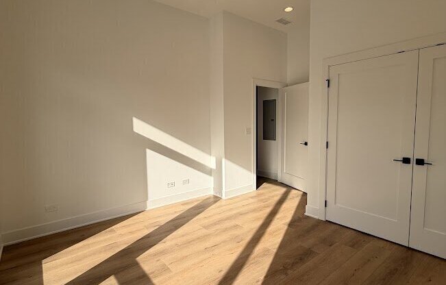 1607 W 13 ST