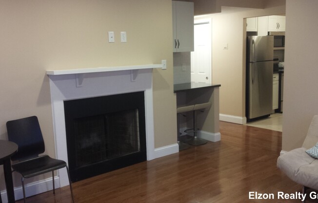 3 beds, 1.5 baths, $4,050, Unit 15