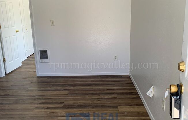 2 beds, 1 bath, 576 sqft, $1,200, Unit 226 Carney St.