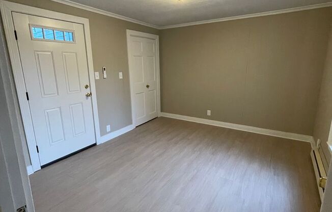 2 beds, 1 bath, $2,350, Unit 215- Library