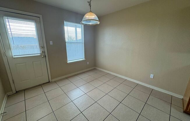 3 beds, 2 baths, 1,178 sqft, $925, Unit Apt A