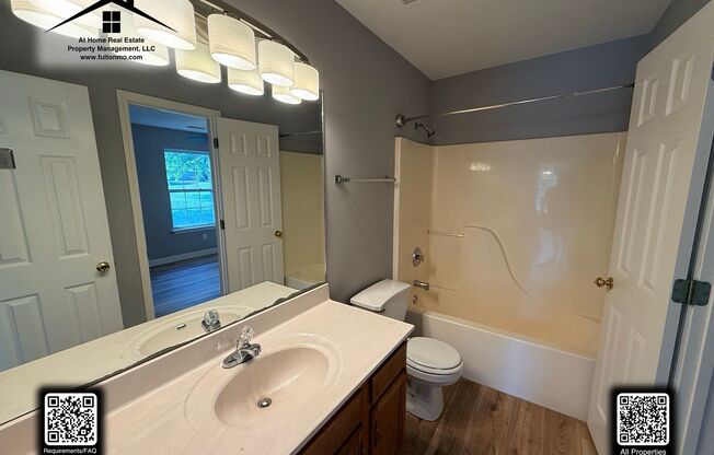 3 beds, 2 baths, $1,000, Unit 1822 Salem Street