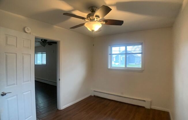 1 bed, 1 bath, 650 sqft, $850, Unit Unit 4