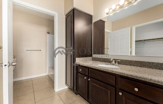 2 beds, 2 baths, 1,010 sqft, $1,600, Unit 1046