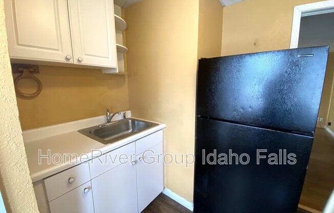 1350 1/2 LK AVE