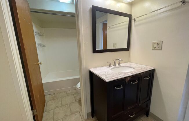 Fantastic 2BR on Bates Street! Fantastic Oakland Location!! Call Today!