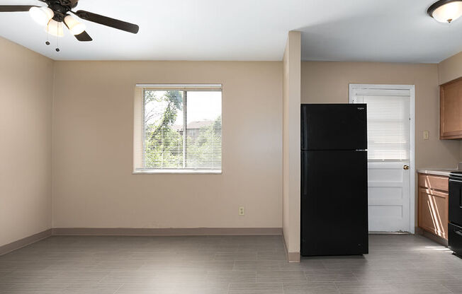 Emerald Crossing Apartments dining area