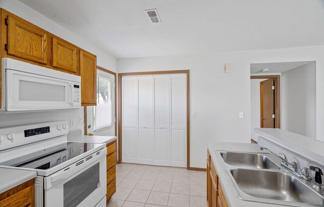 Spacious 4-Bedroom Duplex in Valley View Gardens – $1,500/mo