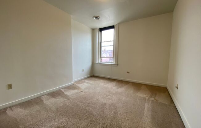 2 beds, 1 bath, $1,185, Unit 3528#2