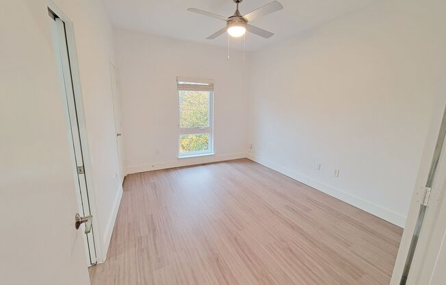 2 beds, 1 bath, 1,055 sqft, $3,700