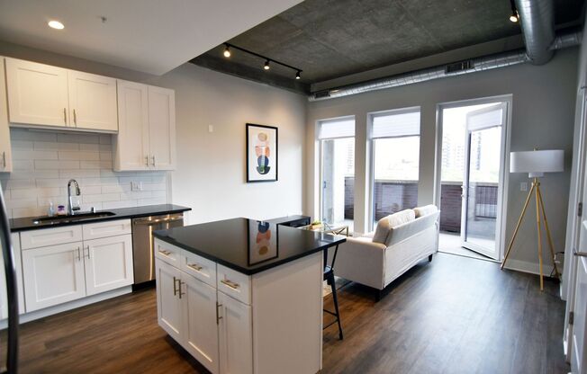 1 bed, 1 bath, 673 sqft, $2,700, Unit 3833-613