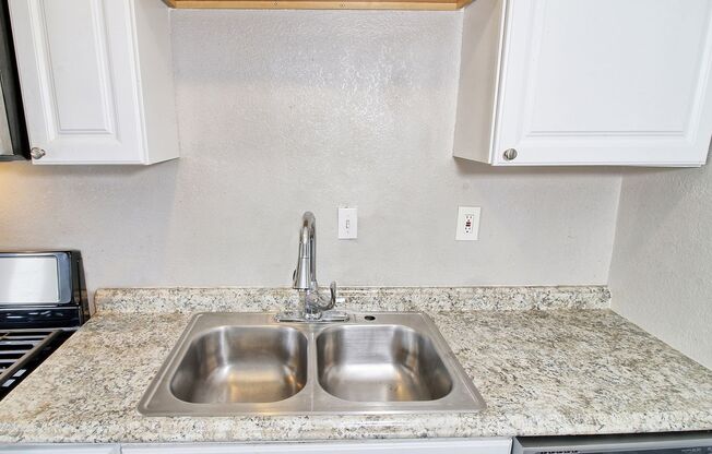 5 beds, 2 baths, $2,300