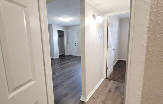 3 beds, 1 bath, 775 sqft, $894, Unit 415-17 Winfield-415 Winfield