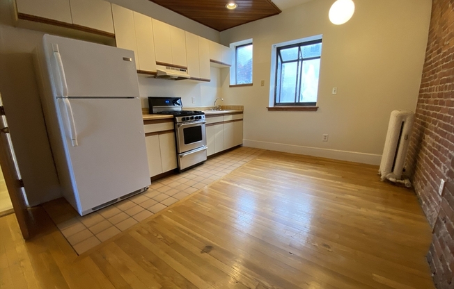 210 Hemenway St 1B