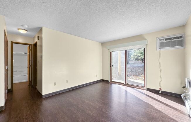 1 bed, 1 bath, 640 sqft, $1,036, Unit VC-235