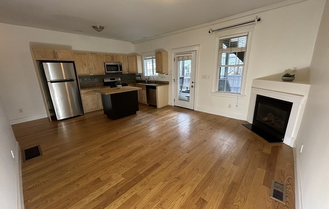 144 W 8 ST