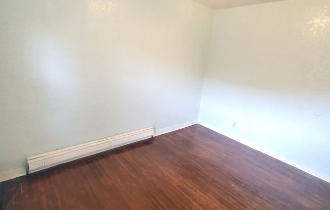 2 beds, 1 bath, 775 sqft, $1,050