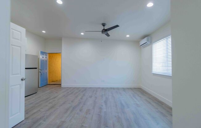 2 beds, 1 bath, 712 sqft, $2,300, Unit 35