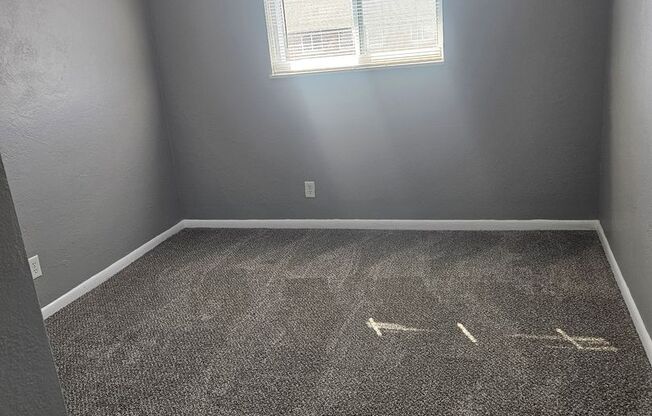 2 beds, 1 bath, 750 sqft, $1,070, Unit B03 1024 15