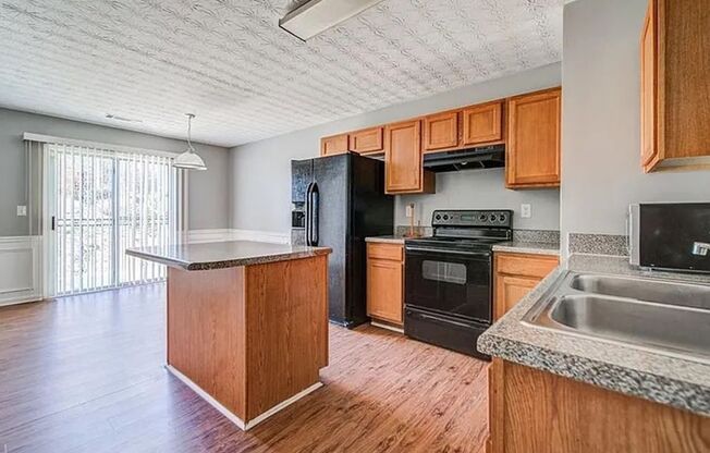 2 Bed and 3 Bath in Decatur!