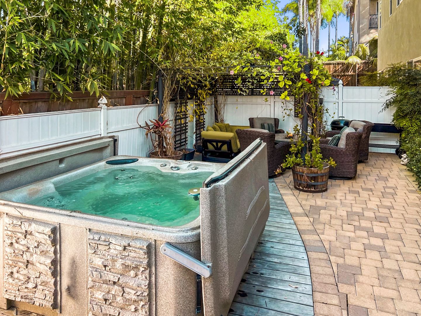 Gorgeous 3 Bedroom 2 Bath with Spa in Carlsbad Minutes from the Beach