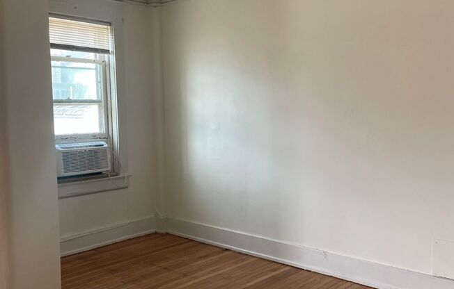 Studio, 1 bath, 625 sqft, $850, Unit 2014CHE-D