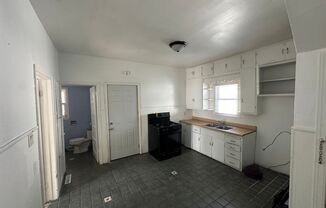 3 beds, 2 baths, $1,300