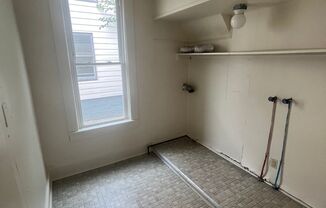 2 beds, 1 bath, $725, Unit #1