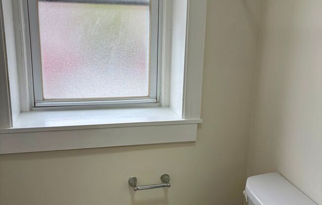 Studio, 1 bath, 330 sqft, $975, Unit 1F