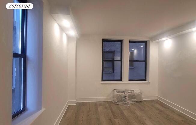 2 beds, 1 bath, $7,400, Unit 5I