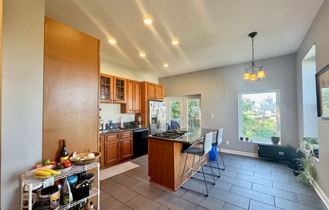 Stunning 4 Bdrm/3.5 Bath on Mulberry w/Sweeping Views of Downtown Only $3500/mo!