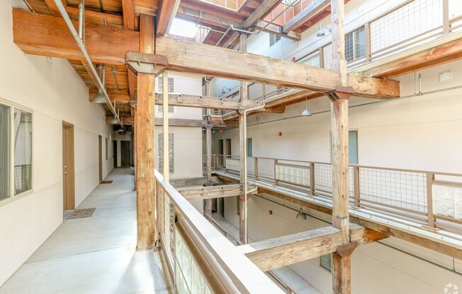 2 beds, 1 bath, 864 sqft, $1,700, Unit 112