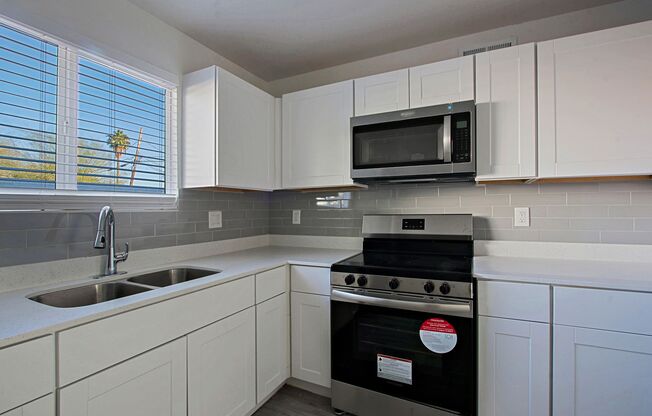 949 E. Roma Ave
