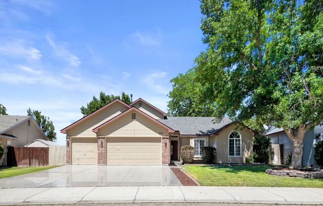 Discover this charming 4-bedroom, 2-bathroom home in Meridian!
