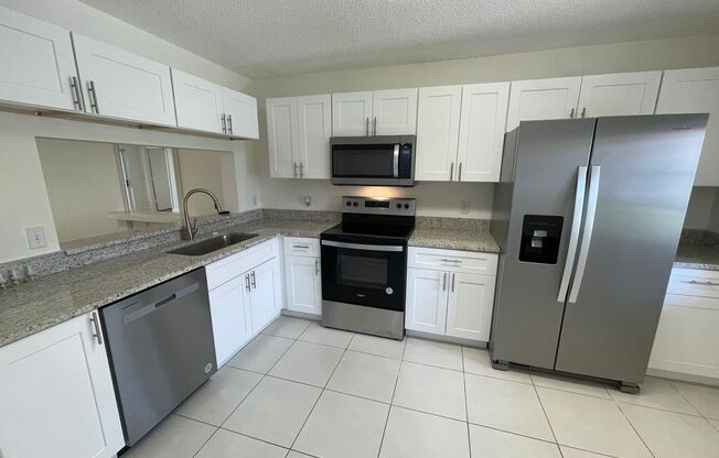 ANNUAL RENTAL - EMERALD LAKES 2 BED/2 BATH FIRST FLOOR CONDO