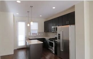 2 beds, 2.5 baths, $3,100, Unit Unit 103