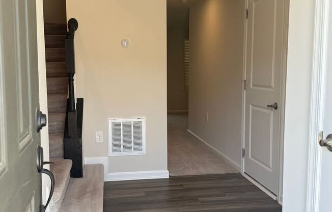 WONDERFUL Townhome in North East Raleigh, Available Now!